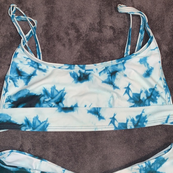 Blue tie dye bikini set - Picture 2 of 5